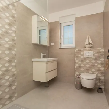 Villa Ocean Breeze By The Sea With Pool