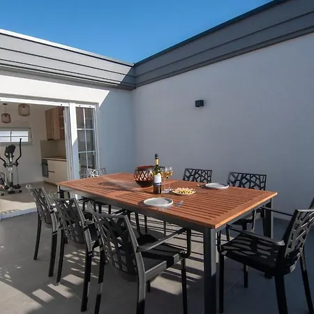 Villa Ocean Breeze By The Sea With Pool Zaglavice