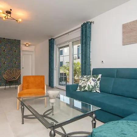 Villa Ocean Breeze By The Sea With Pool *
